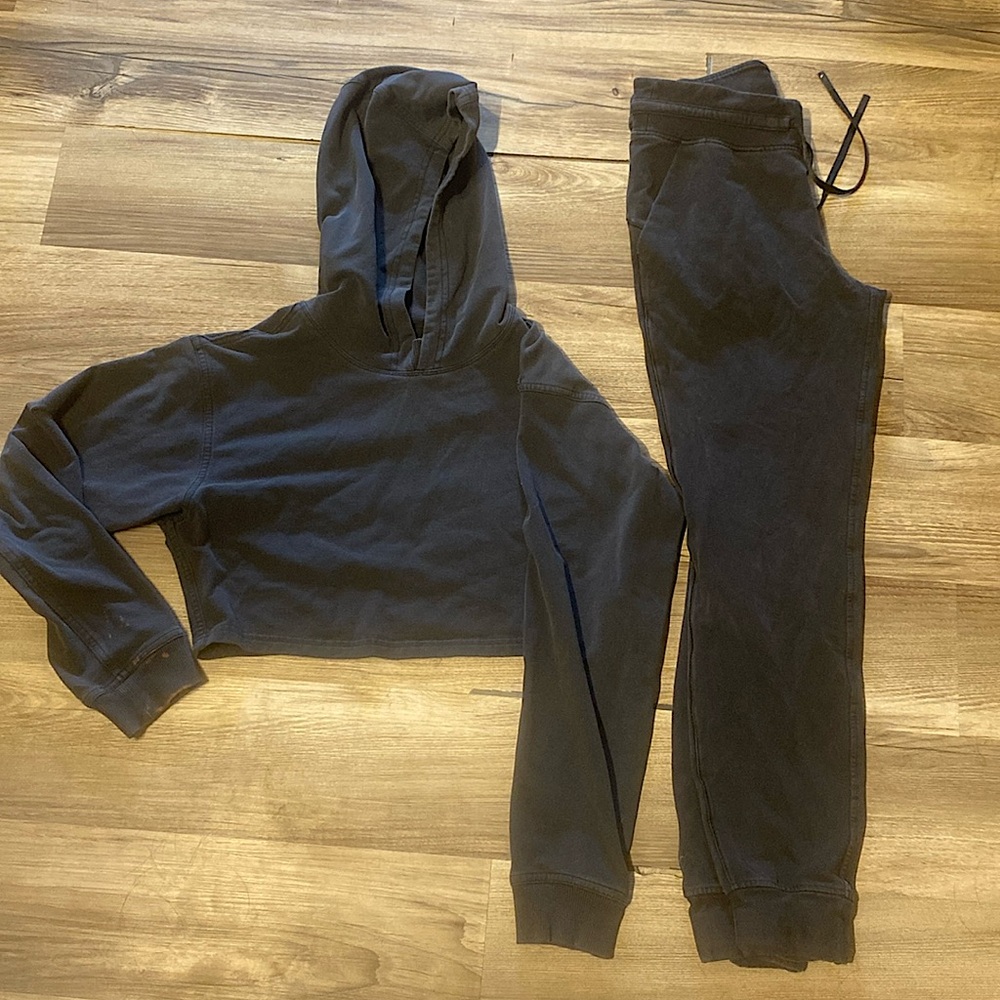 All black Lululemon sweats set Size 4, a few stains on the top